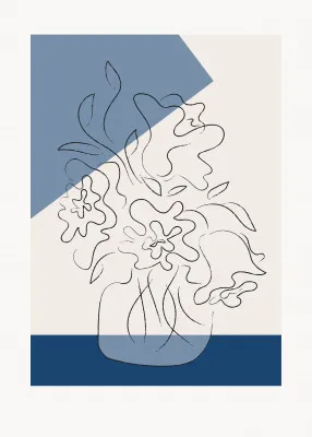 Verticale foto van blauw stilleven met bloemen in vaas op lichte achtergrond