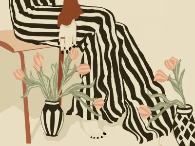 Illustratie van een vrouw met strepen en tulpen in zwart en beige, horizontaal formaat, door Sannel Larson