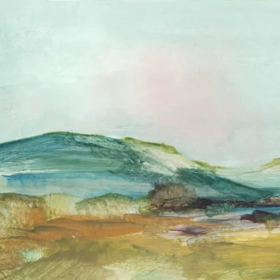 Vierkante illustratie van een landschap met heuvels, zee en zachte wolken in neutrale tinten