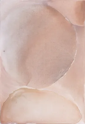 Verticaal minimalistisch aquarelillustratie met roze bubbels en geometrische vormen in een dromerige buitenlucht scène